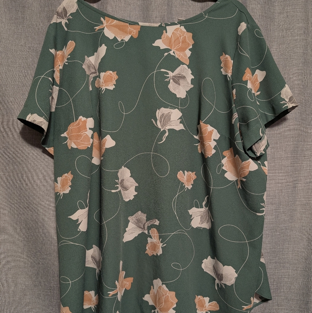 Soft green Ava & Viv tunic blouse